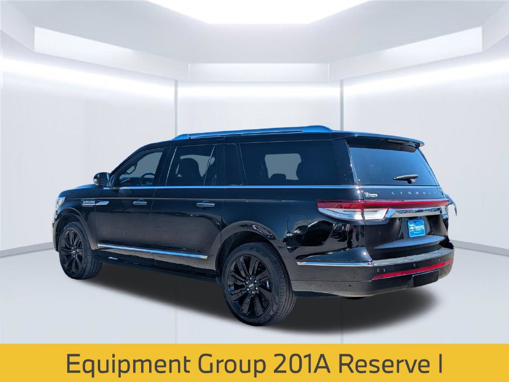Used 2023 Lincoln Navigator L Reserve RWD image 4