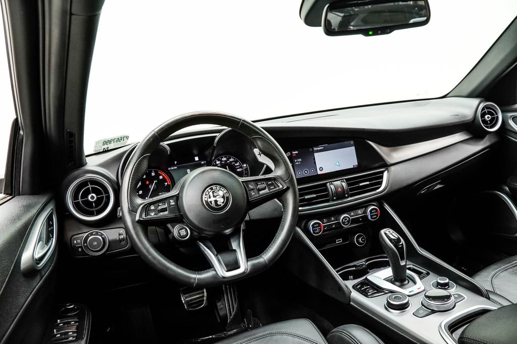 Used 2023 Alfa Romeo Giulia Veloce image 5