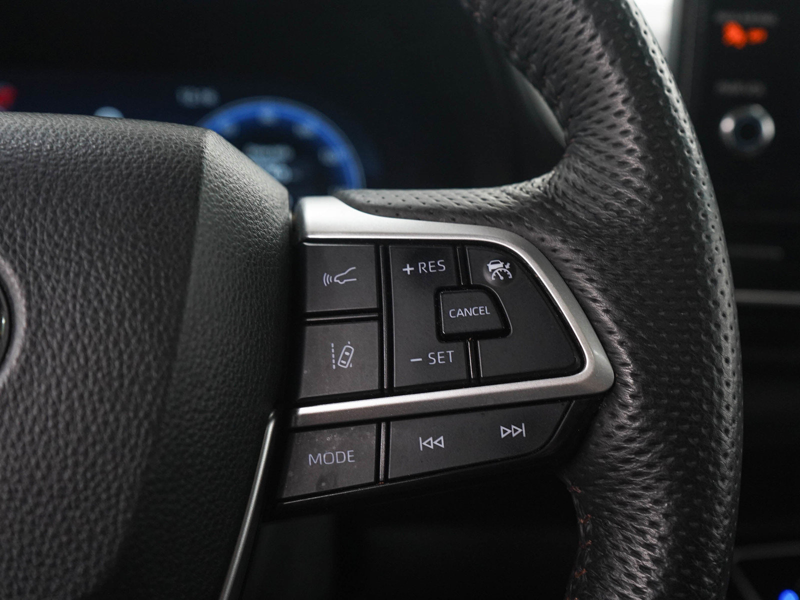 Used 2025 Toyota Sienna Platinum AWD/4WD image 32
