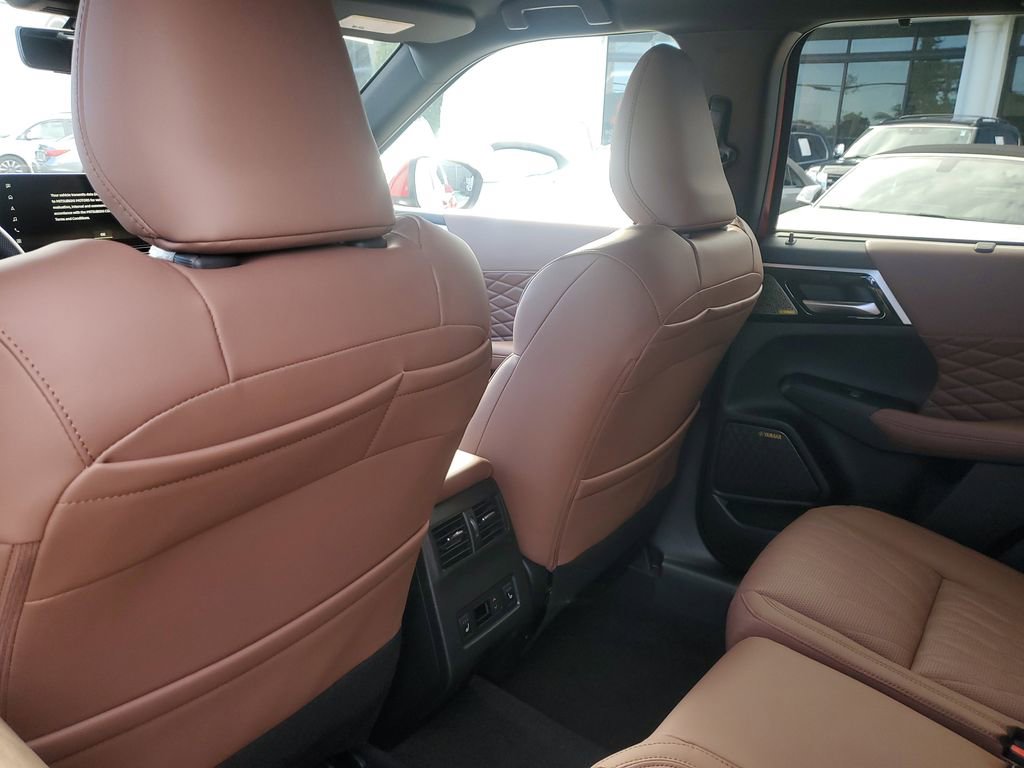 New 2026 Mitsubishi Outlander SEL image 16