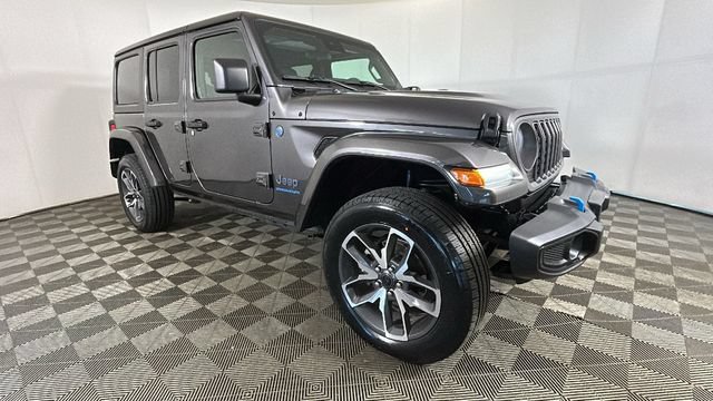 Used 2024 Jeep Wrangler Unlimited w/ Convenience Group AWD/4WD image 2