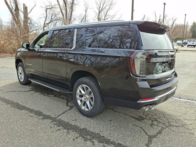 New 2026 Chevrolet Suburban Premier image 3