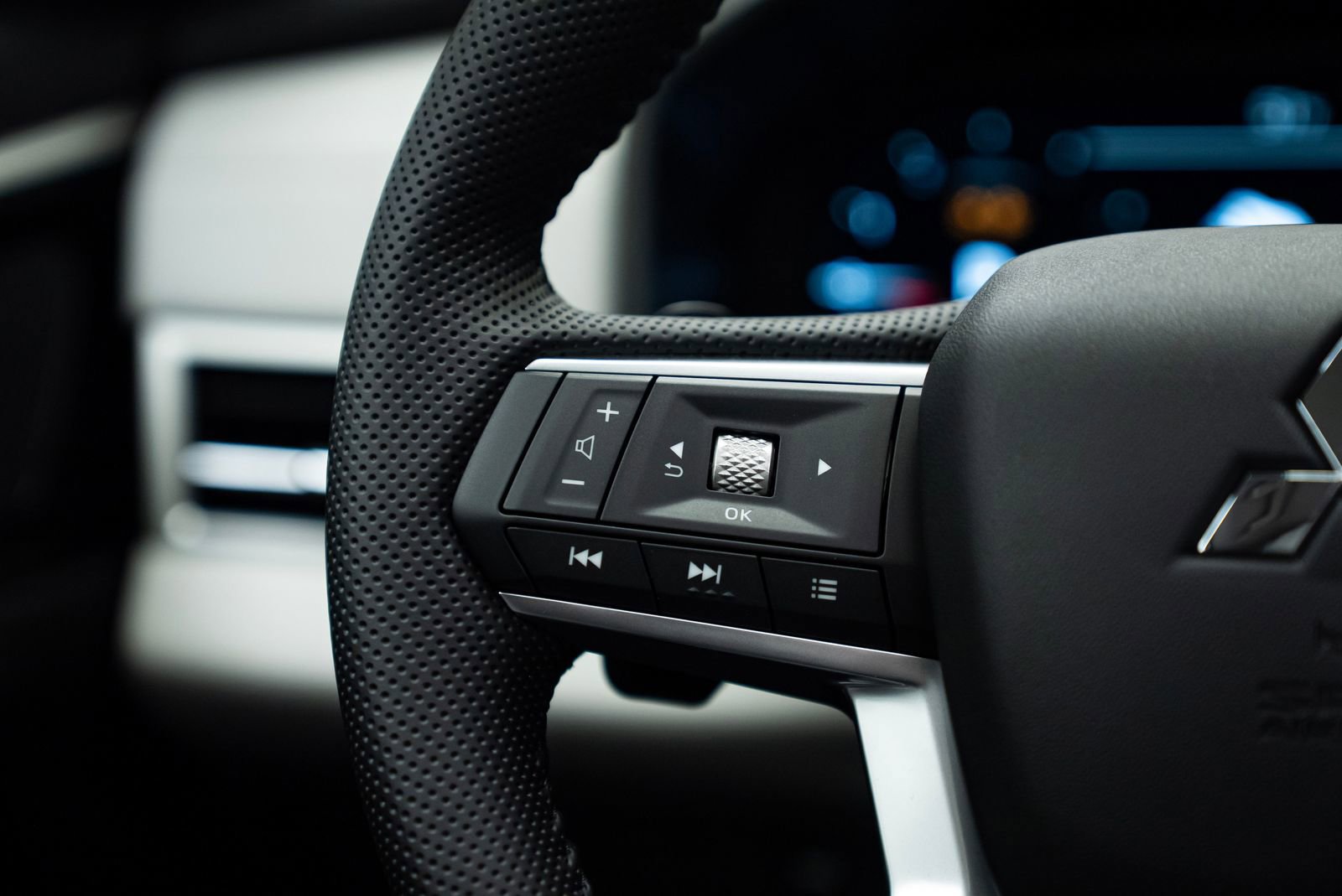 New 2026 Mitsubishi Outlander SE image 14