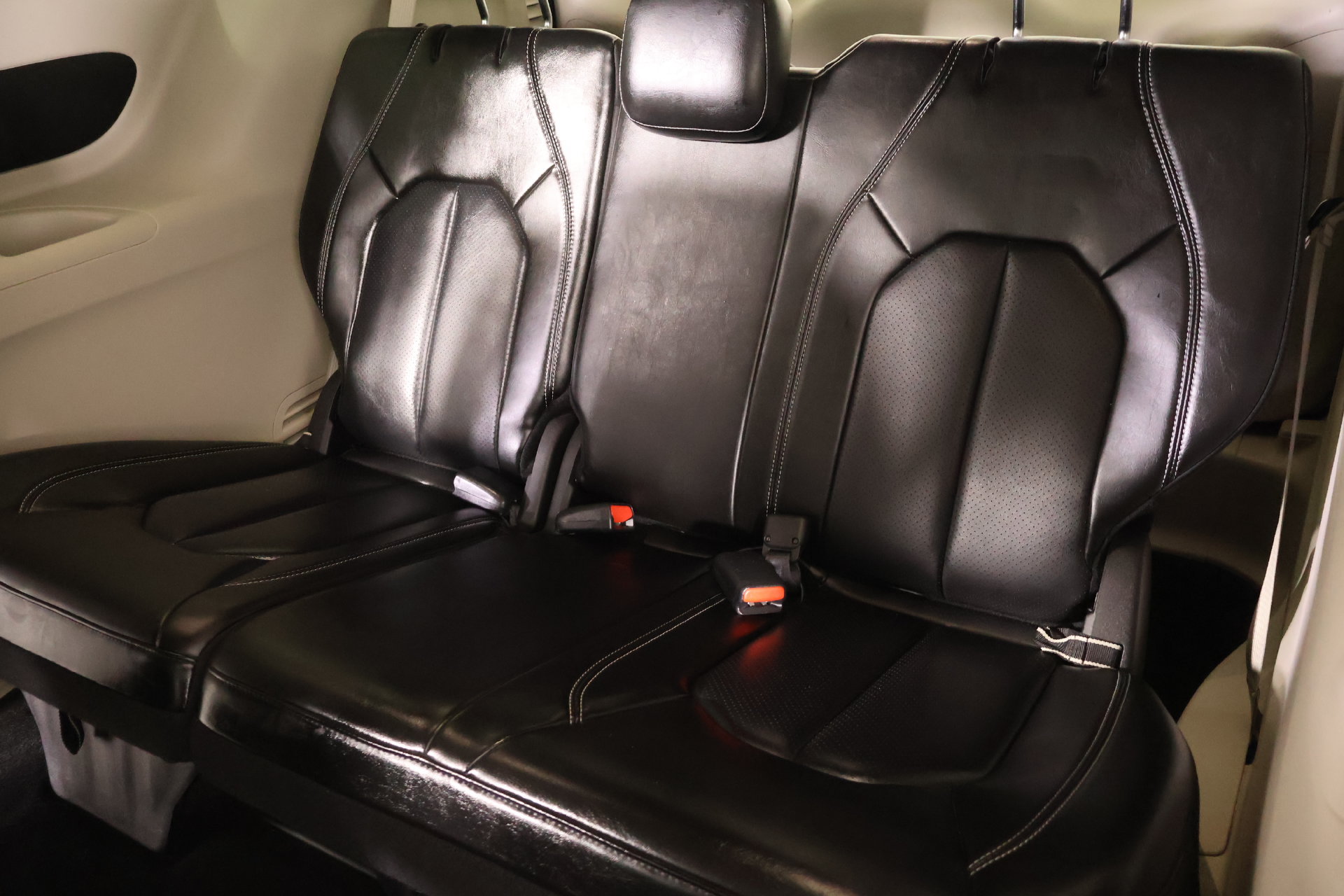 Used 2023 Chrysler Pacifica Touring-L FWD image 13