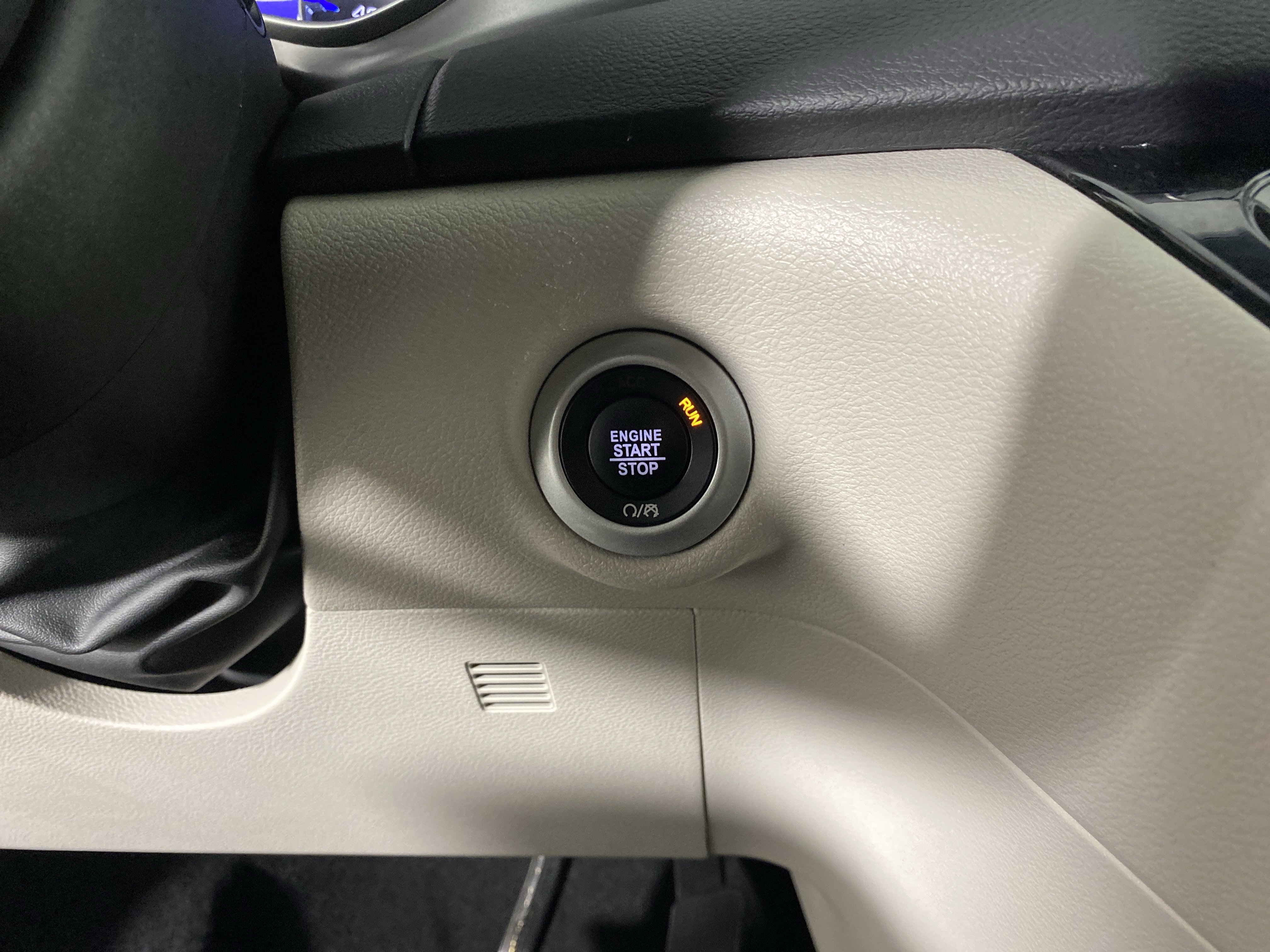 Used 2023 Chrysler Pacifica Touring-L image 25