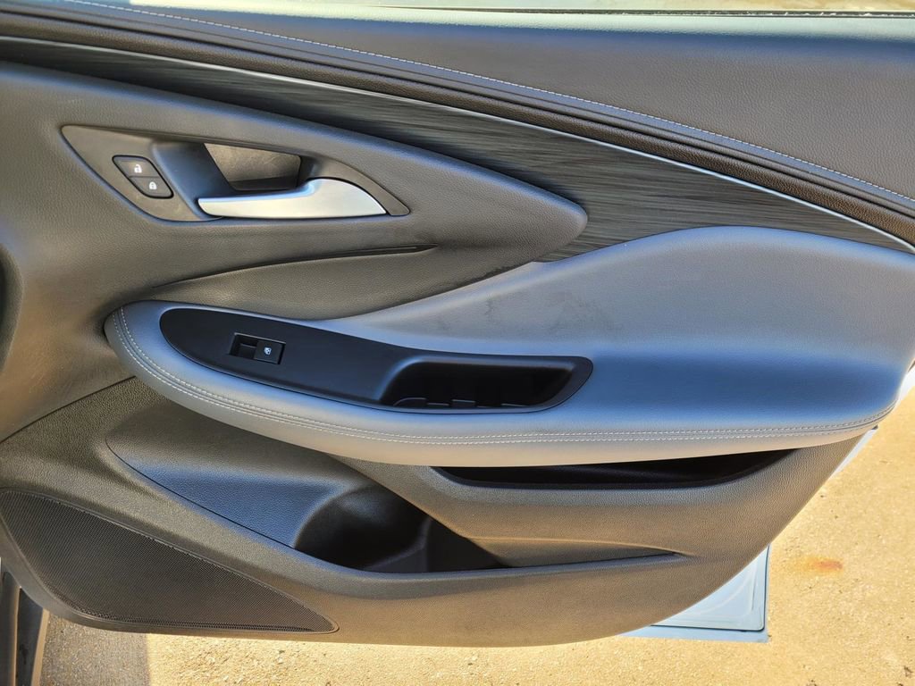 Used 2020 Buick Envision Essence image 7