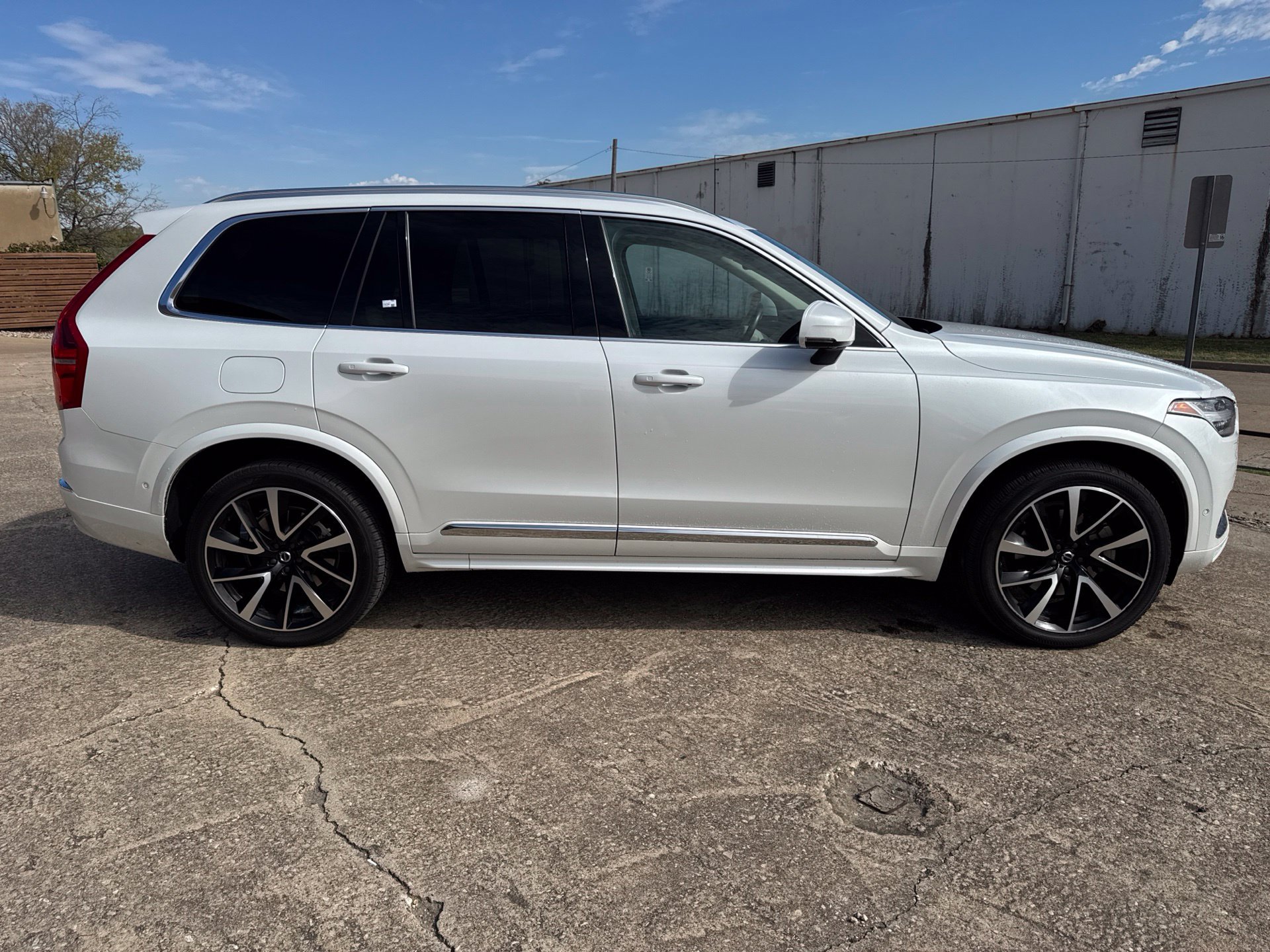 Used 2023 Volvo XC90 B5 Plus w/ Protection Package Premier AWD/4WD image 4