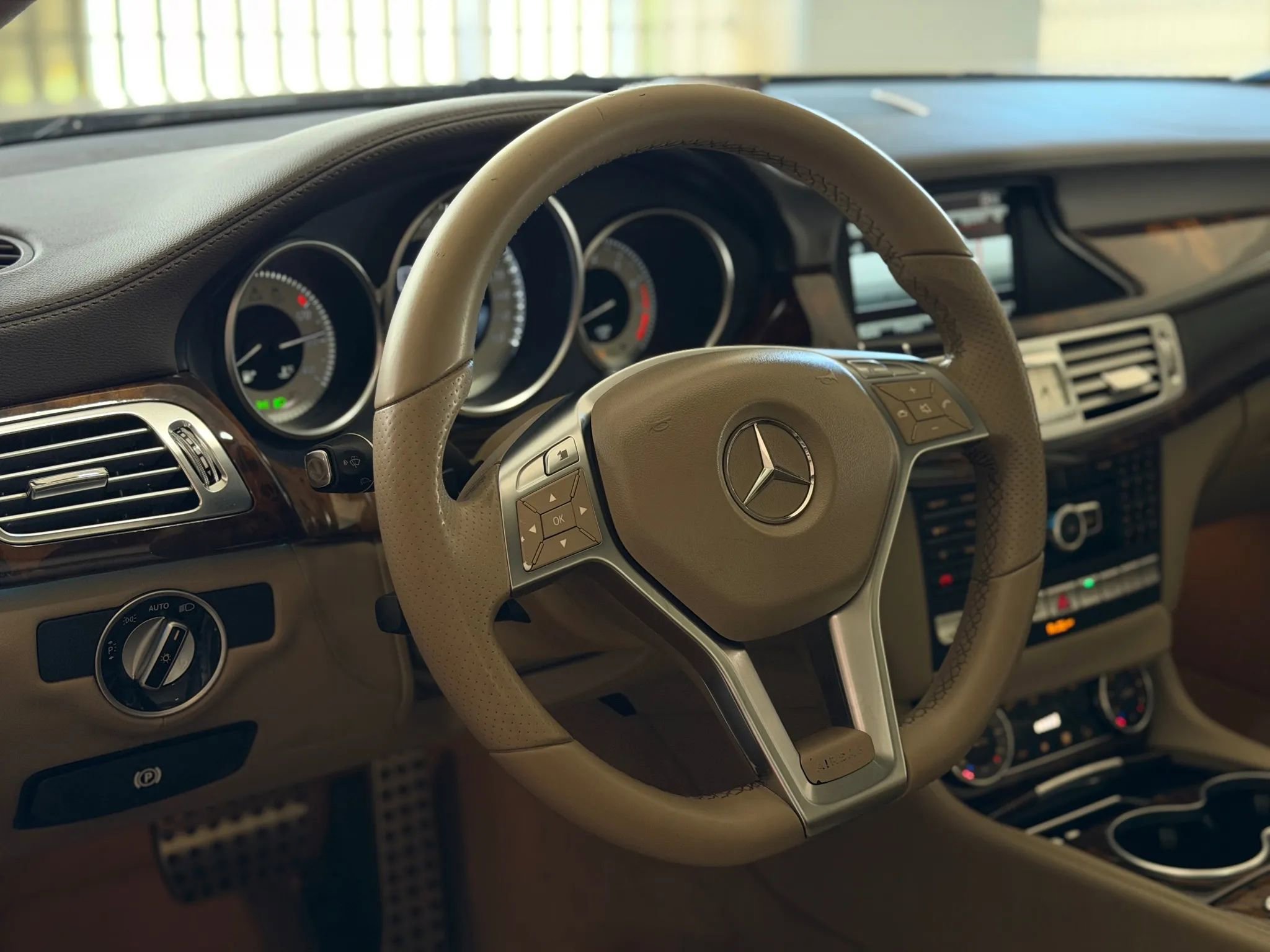 Used 2014 Mercedes-Benz CLS 550 4MATIC w/ Premium 1 Package image 27
