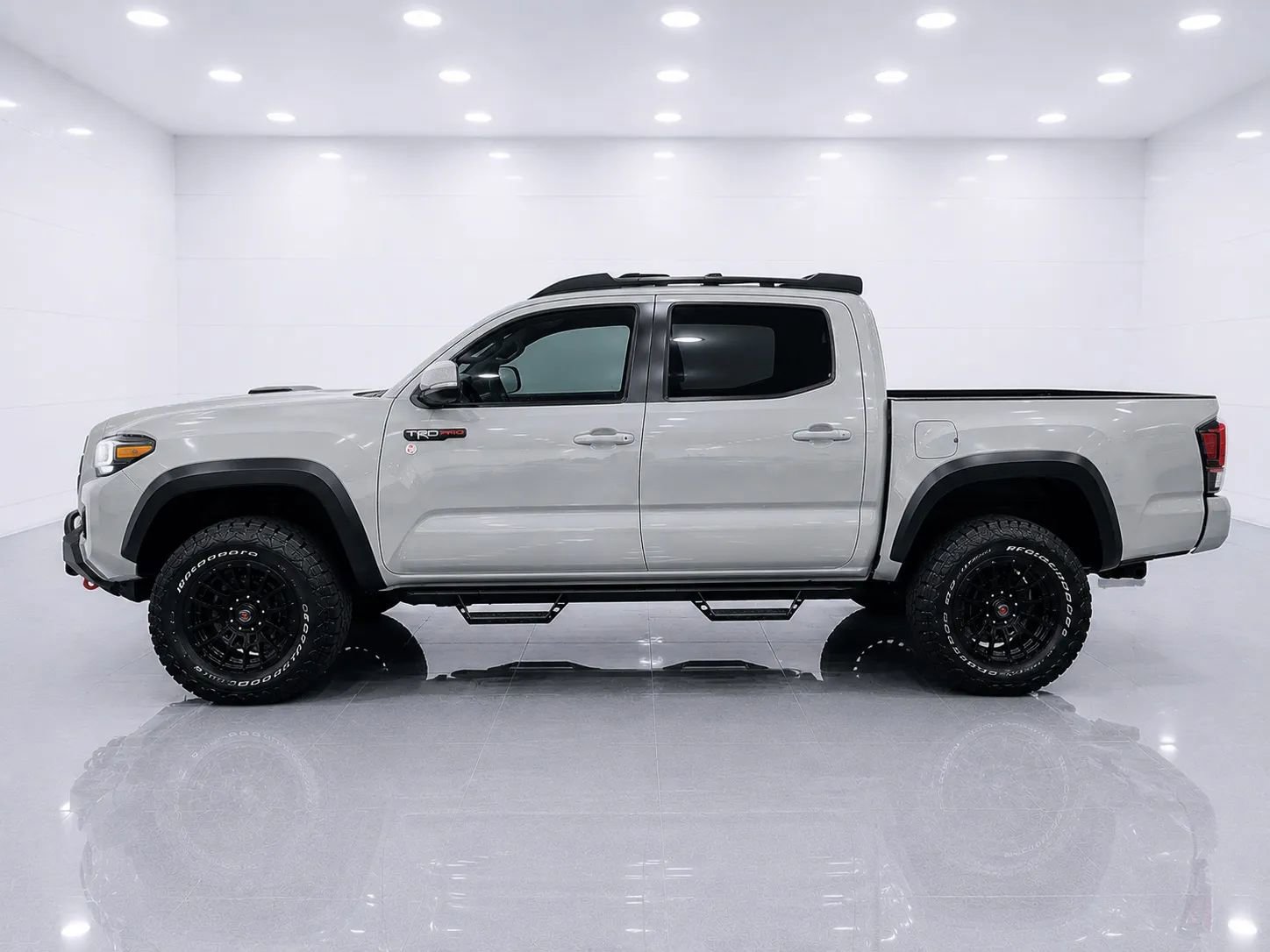 Used 2021 Toyota Tacoma TRD Pro AWD/4WD image 2