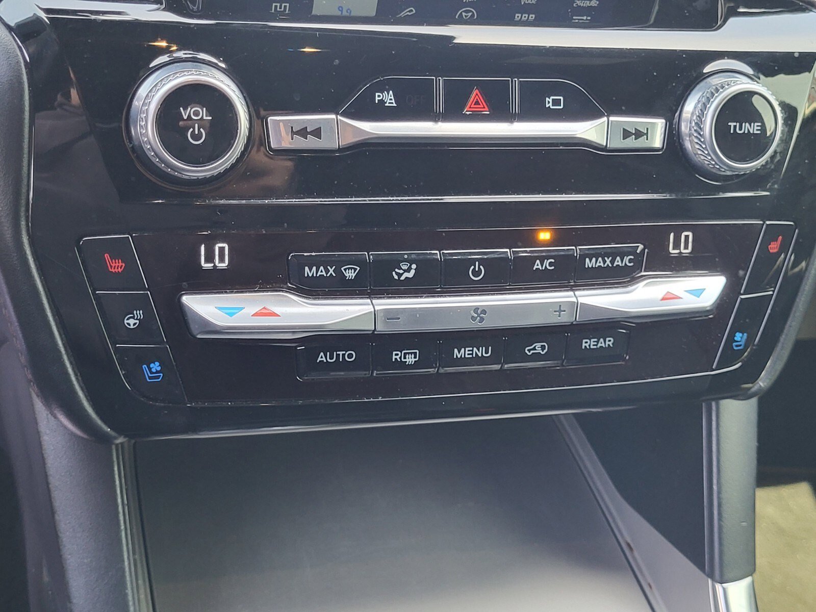 Used 2021 Ford Explorer Platinum w/ Equipment Group 601A image 22