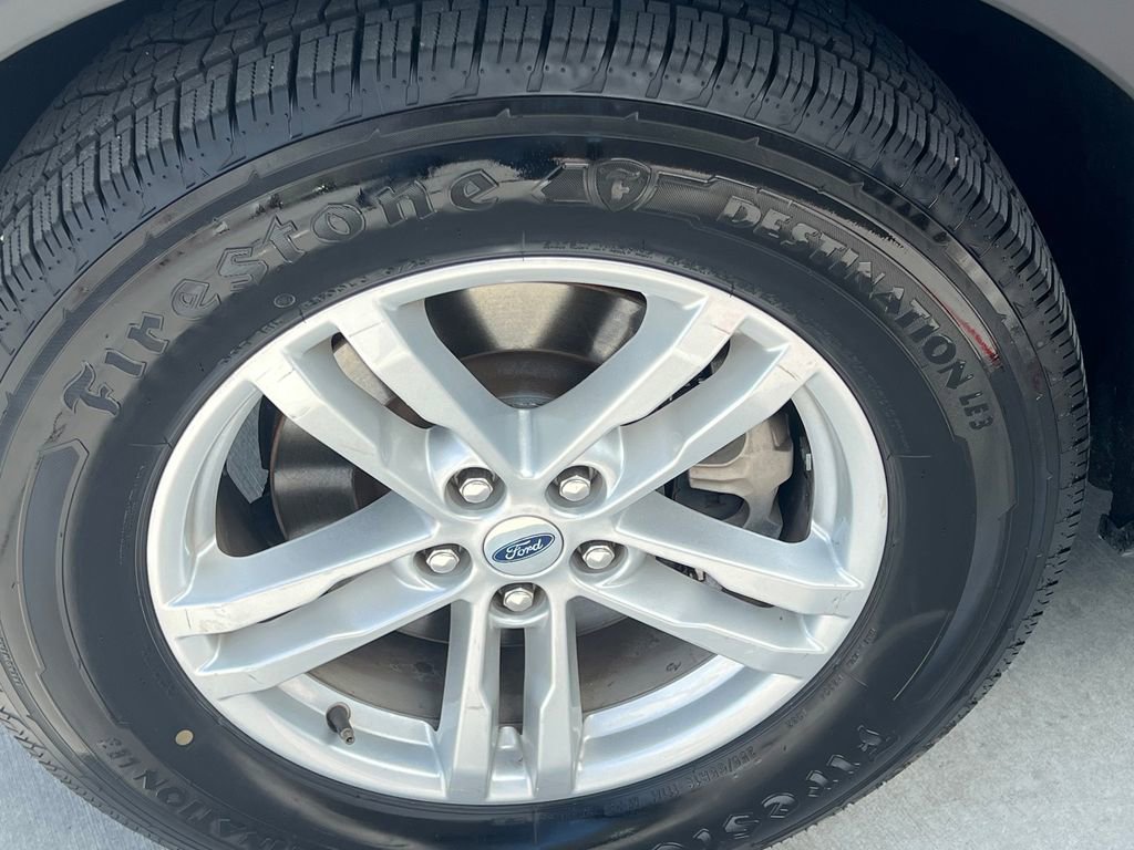 Used 2023 Ford Explorer XLT w/ Equipment Group 202A image 9