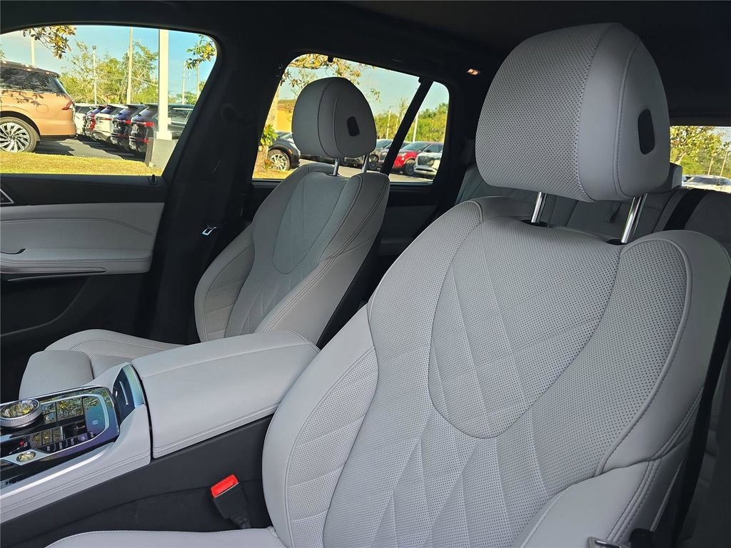 Used 2024 BMW X5 xDrive40i w/ Executive Package image 19