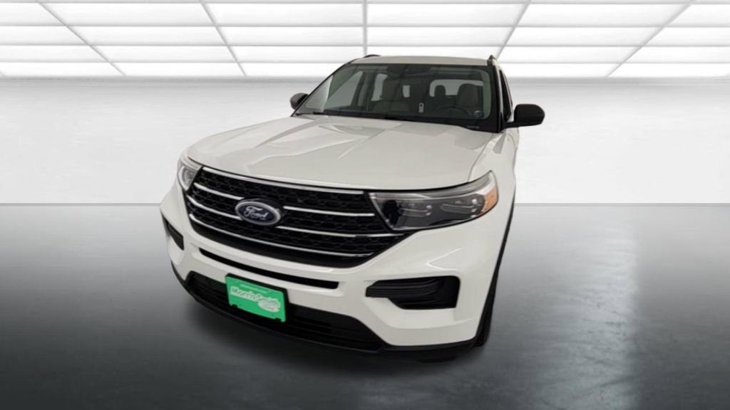 Used 2020 Ford Explorer XLT w/ Comfort Package AWD/4WD image 2