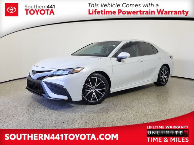 Used 2022 Toyota Camry SE FWD image 1