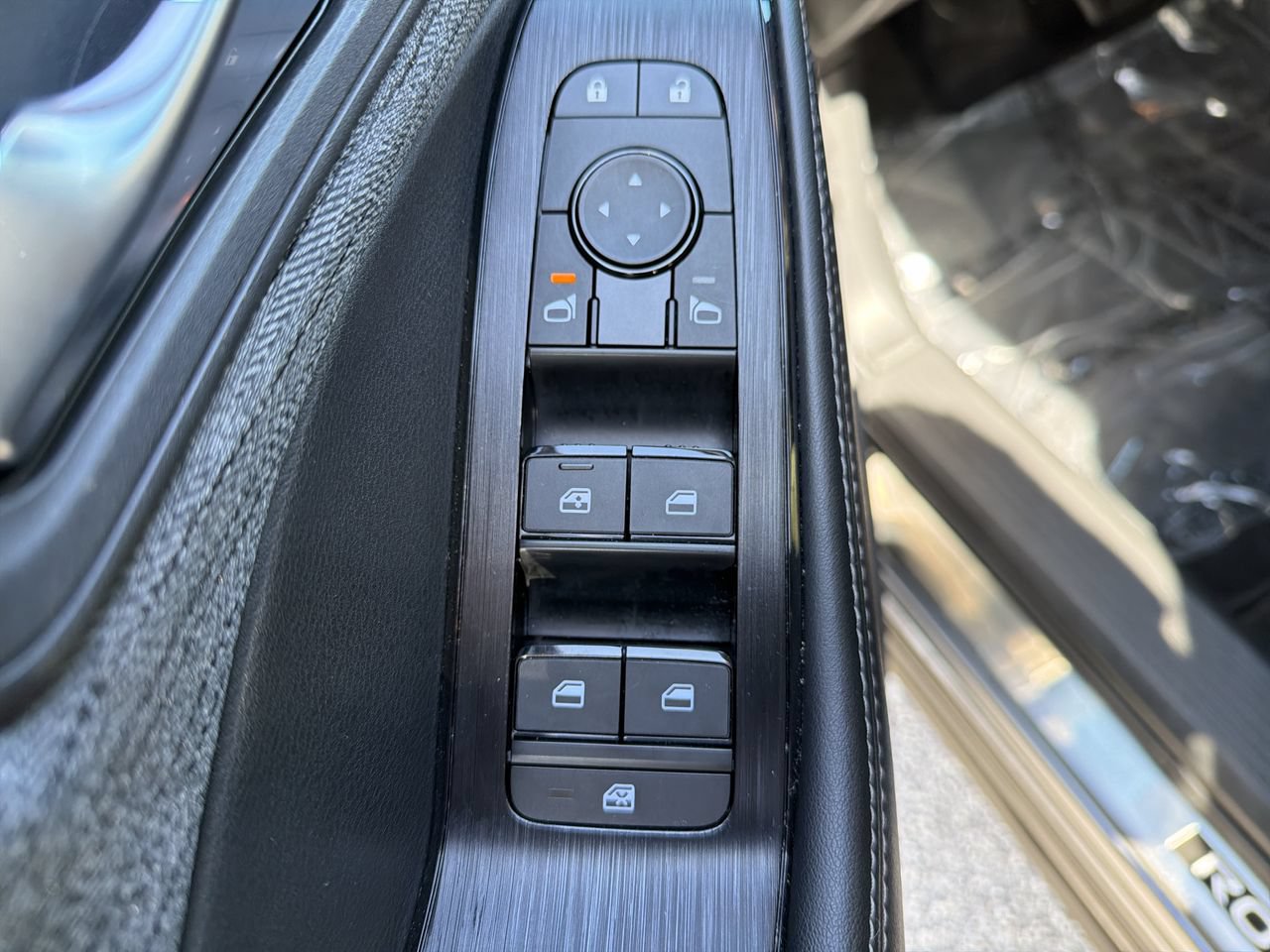 Used 2023 Nissan Rogue SV FWD image 17