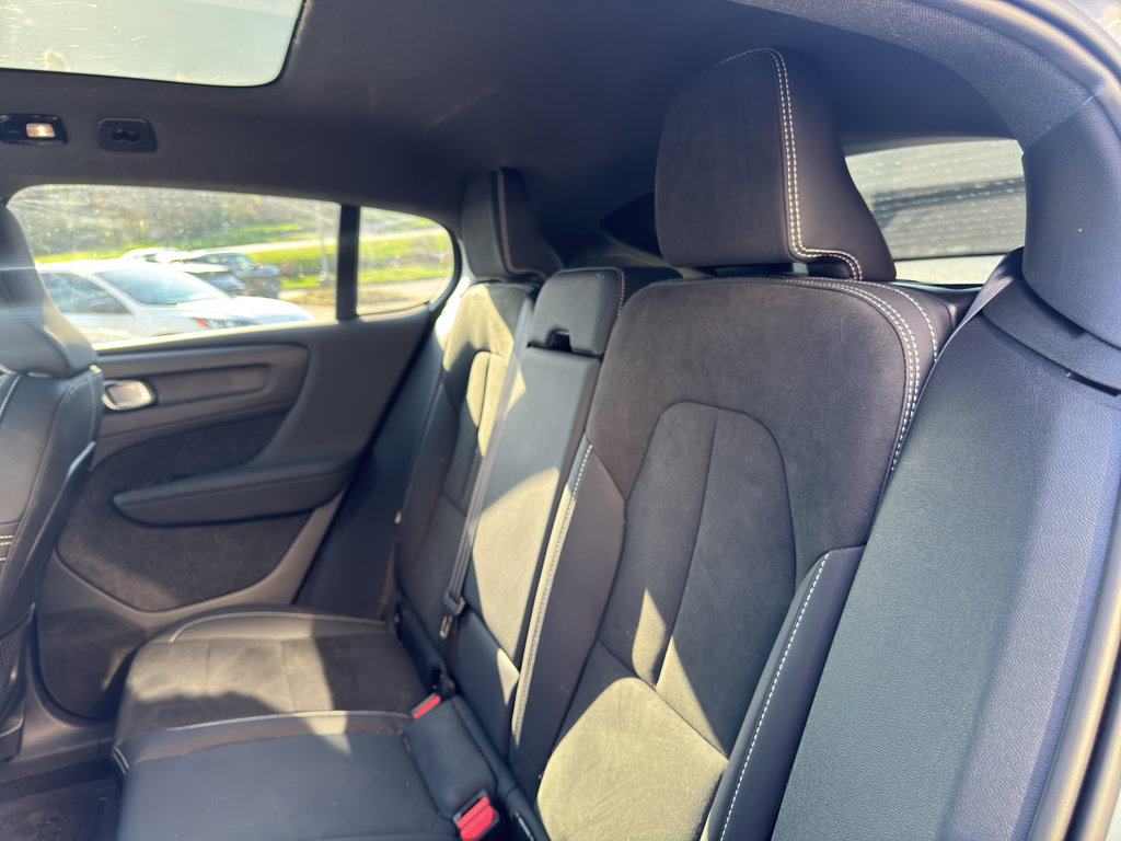 Used 2023 Volvo C40 P8 Recharge Ultimate w/ Protection Package Premier image 19