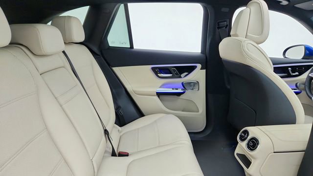 Used 2025 Mercedes-Benz GLC 350e 4MATIC image 25