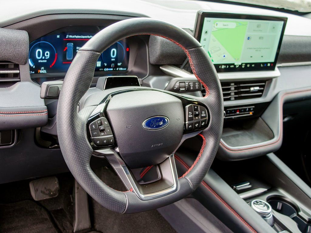 Used 2025 Ford Explorer ST-Line w/ ST-Line Street Pack image 13