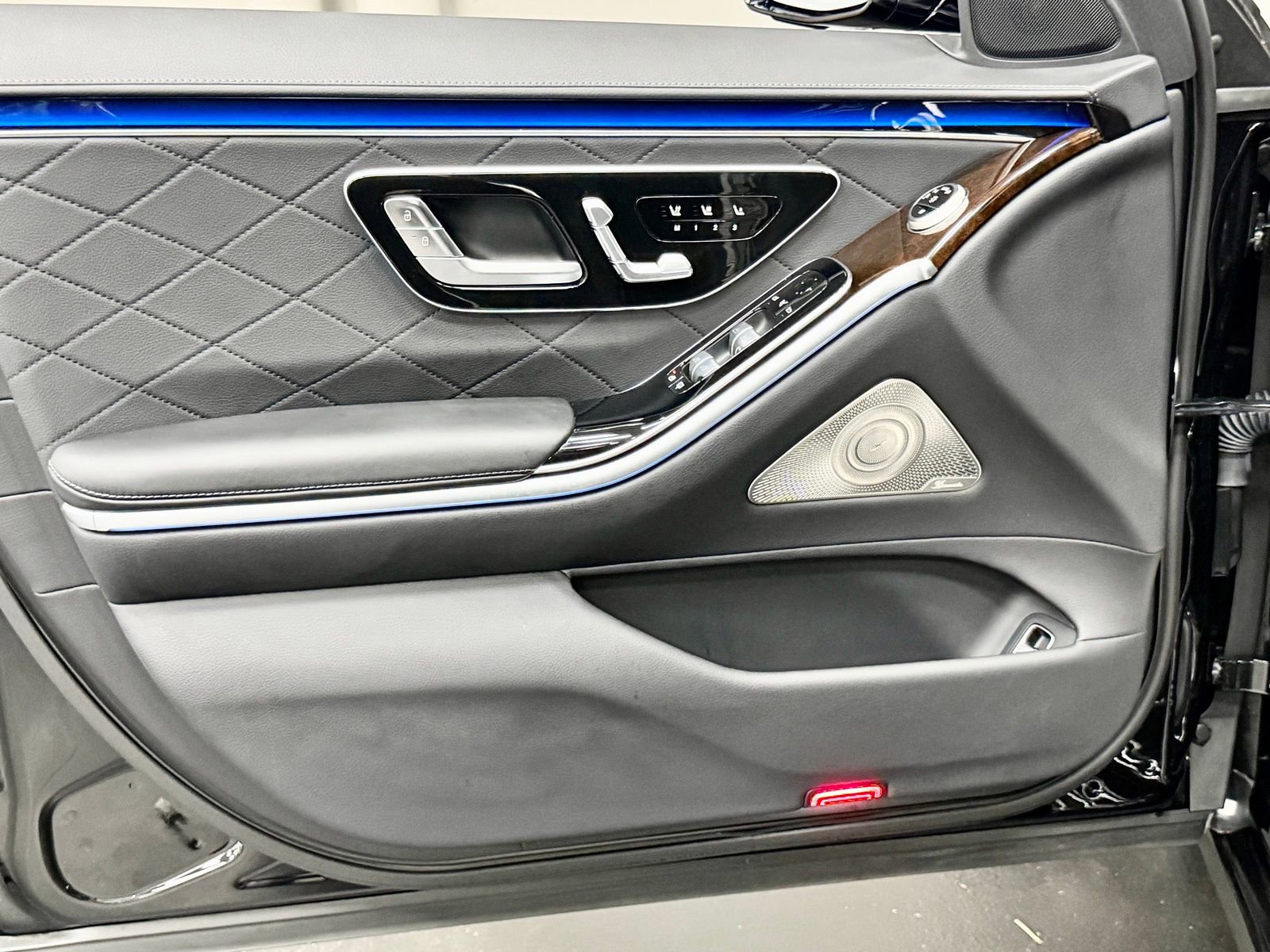 Used 2025 Mercedes-Benz S 580 4MATIC Sedan image 20