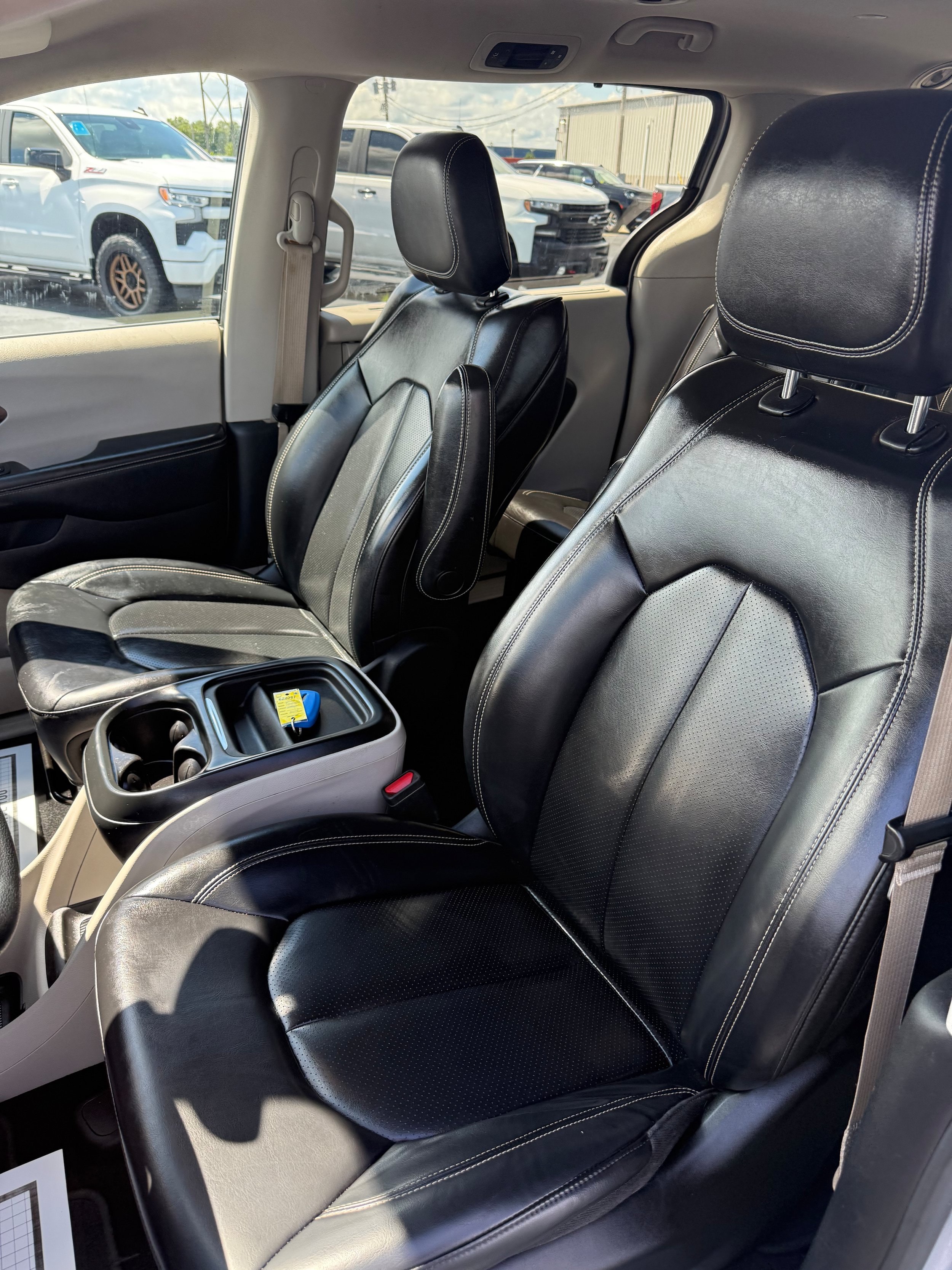 Used 2020 Chrysler Voyager Lxi FWD image 12