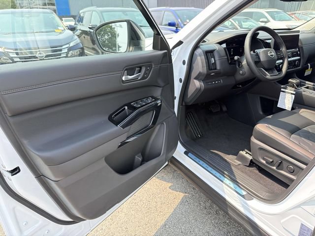New 2026 Nissan Pathfinder Platinum AWD/4WD image 14