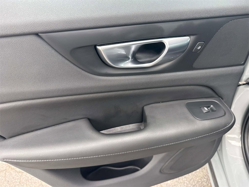 Used 2024 Volvo S60 B5 Plus image 8