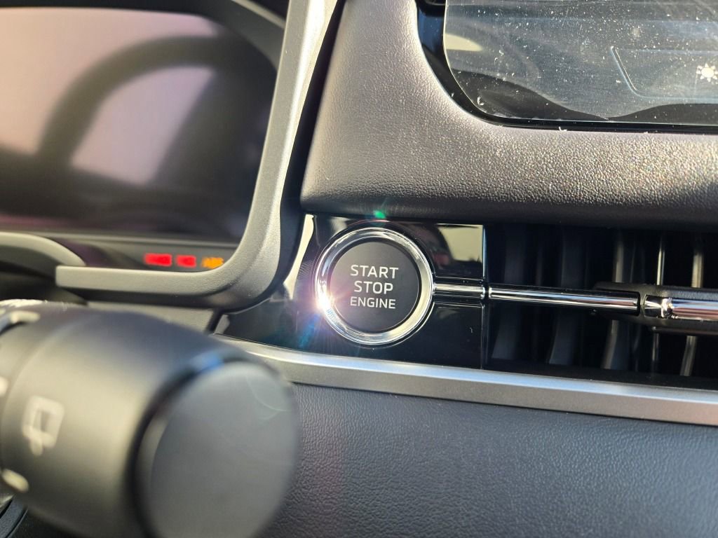 New 2025 Mitsubishi Outlander SEL image 25