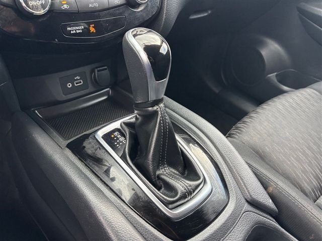 Used 2018 Nissan Rogue SV FWD image 25