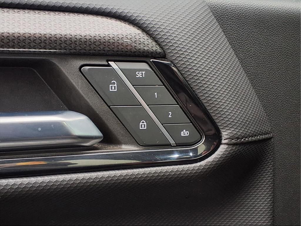 Used 2023 Chevrolet Silverado 1500 ZR2 w/ Technology Package image 23