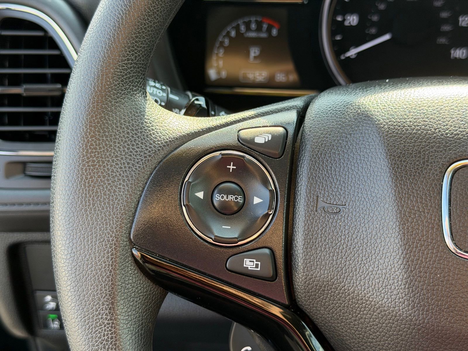 Used 2021 Honda HR-V EX image 17