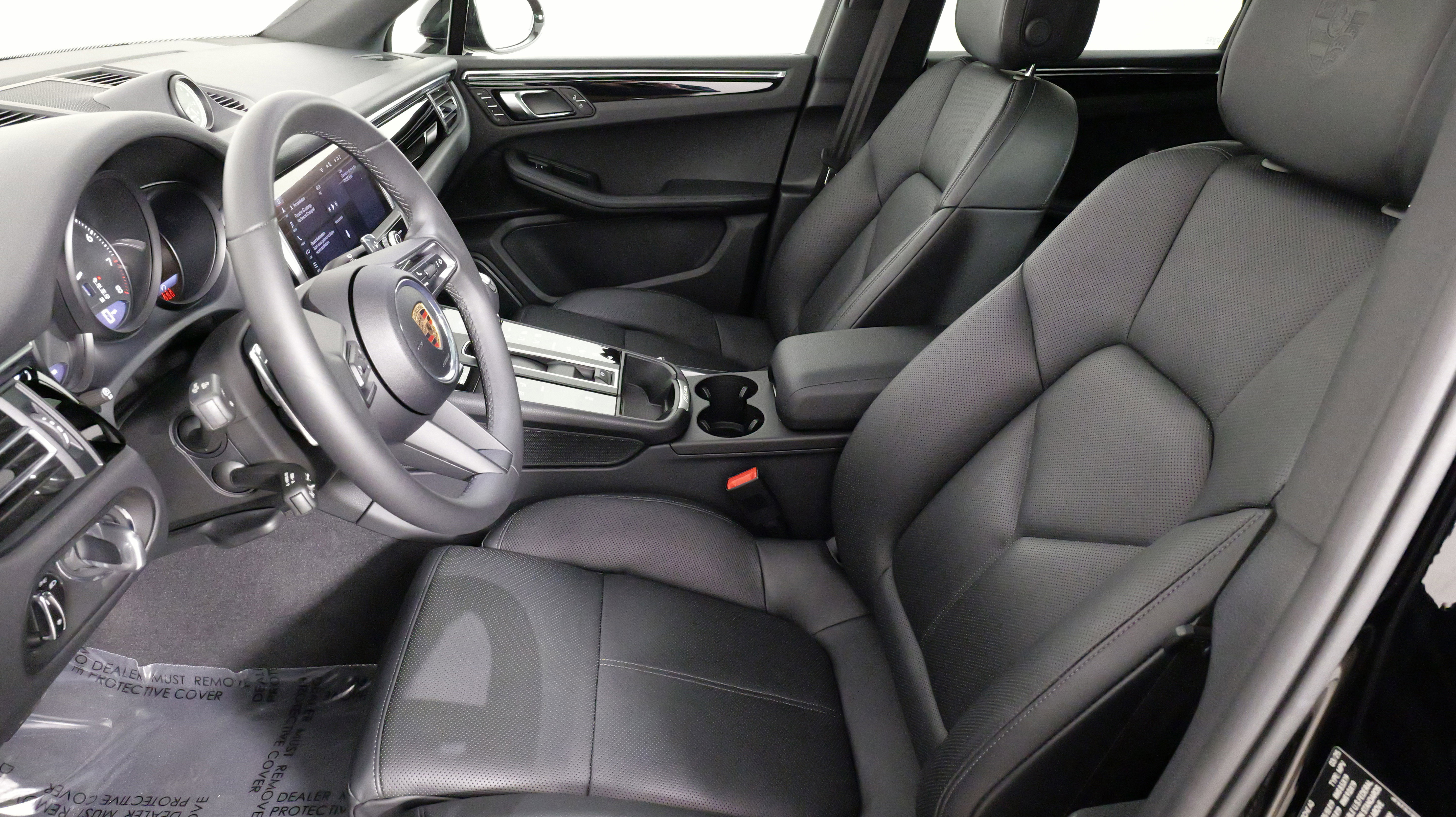 Used 2025 Porsche Macan image 32