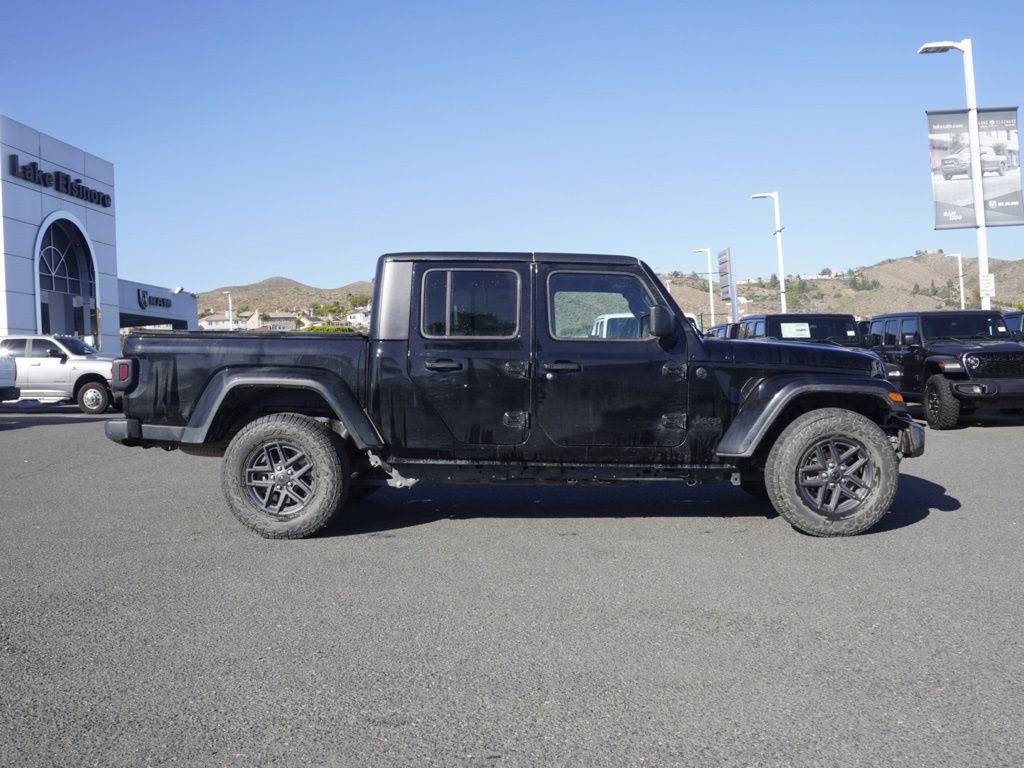 Used 2024 Jeep Gladiator Sport image 3
