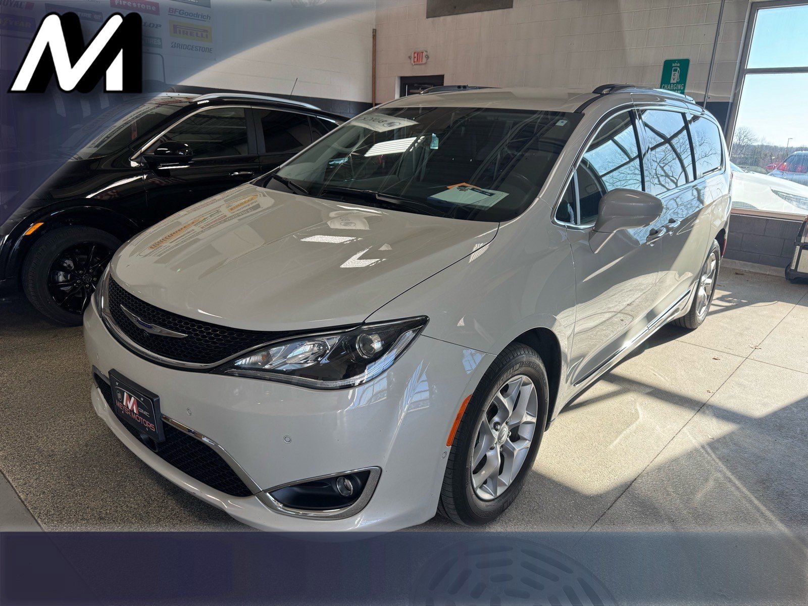 Used 2019 Chrysler Pacifica Touring-L Plus w/ Advanced Safetytec Group FWD image 1