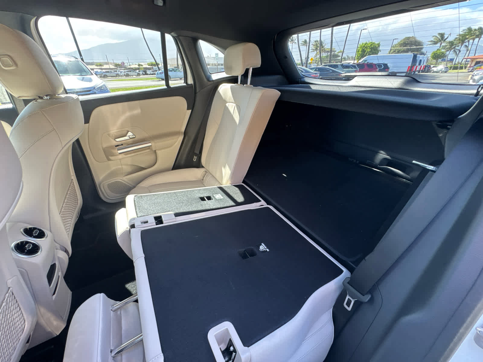 Used 2025 Mercedes-Benz GLA 250 4MATIC image 18