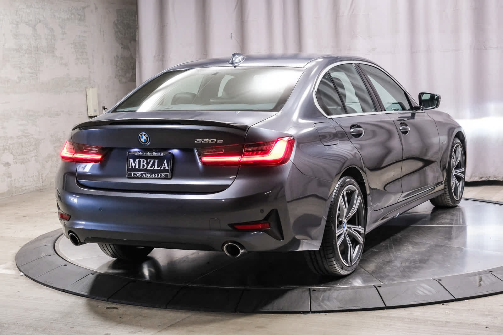 Used 2022 BMW 330e w/ Driving Assistance Package RWD image 4