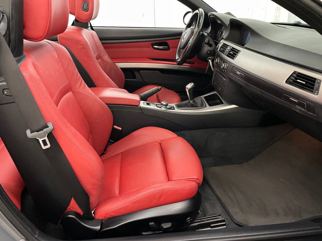 Used 2009 BMW 335i Convertible image 33