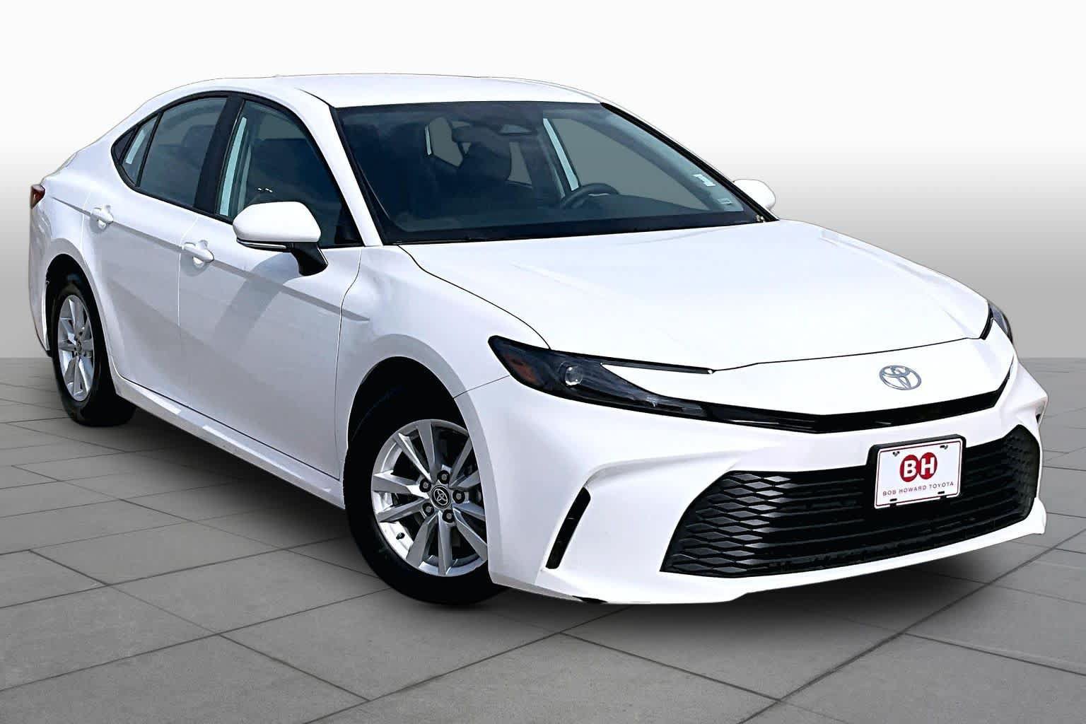 Used 2025 Toyota Camry LE FWD image 3