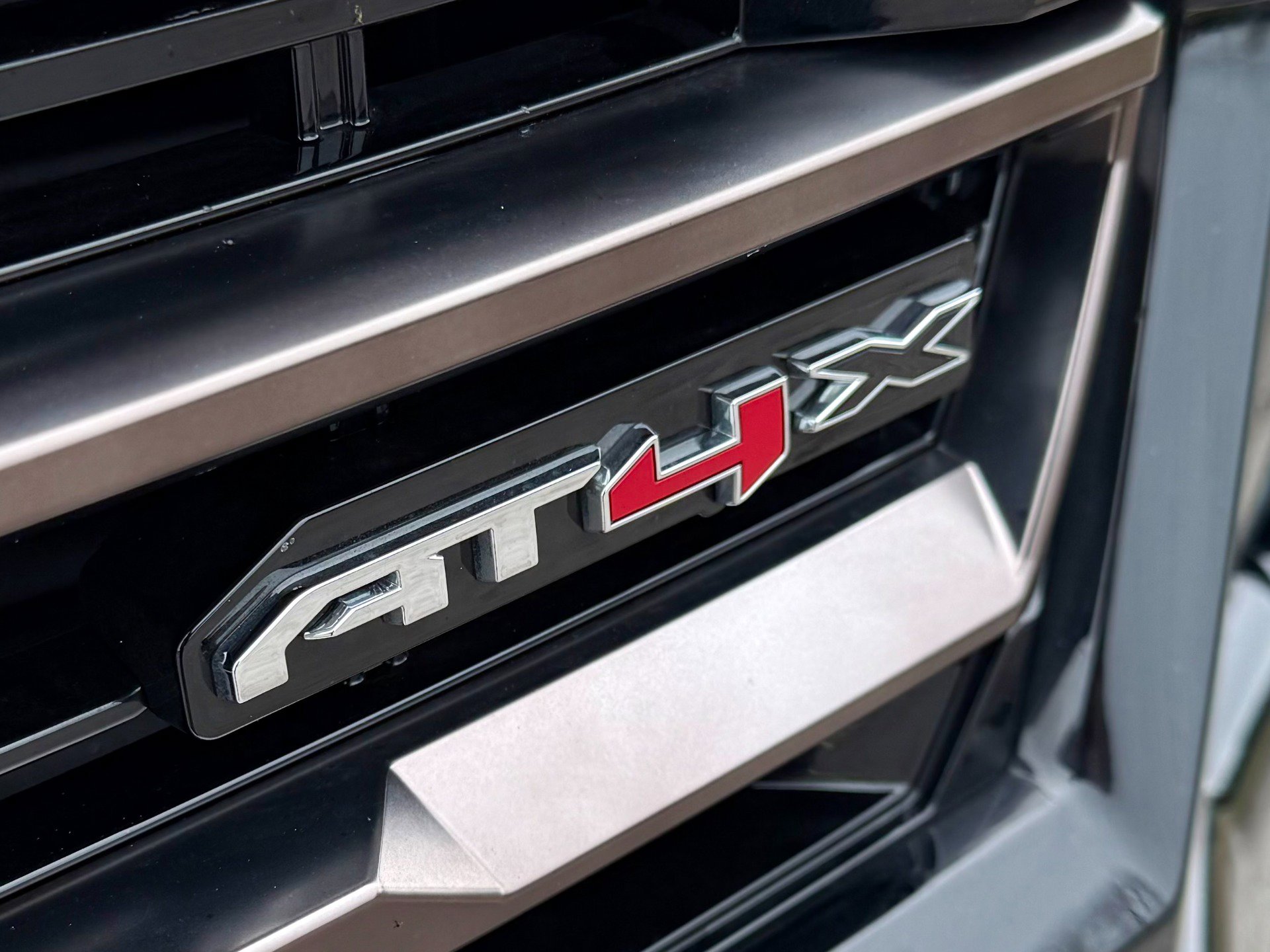 Used 2026 GMC Sierra 2500 AT4X image 10