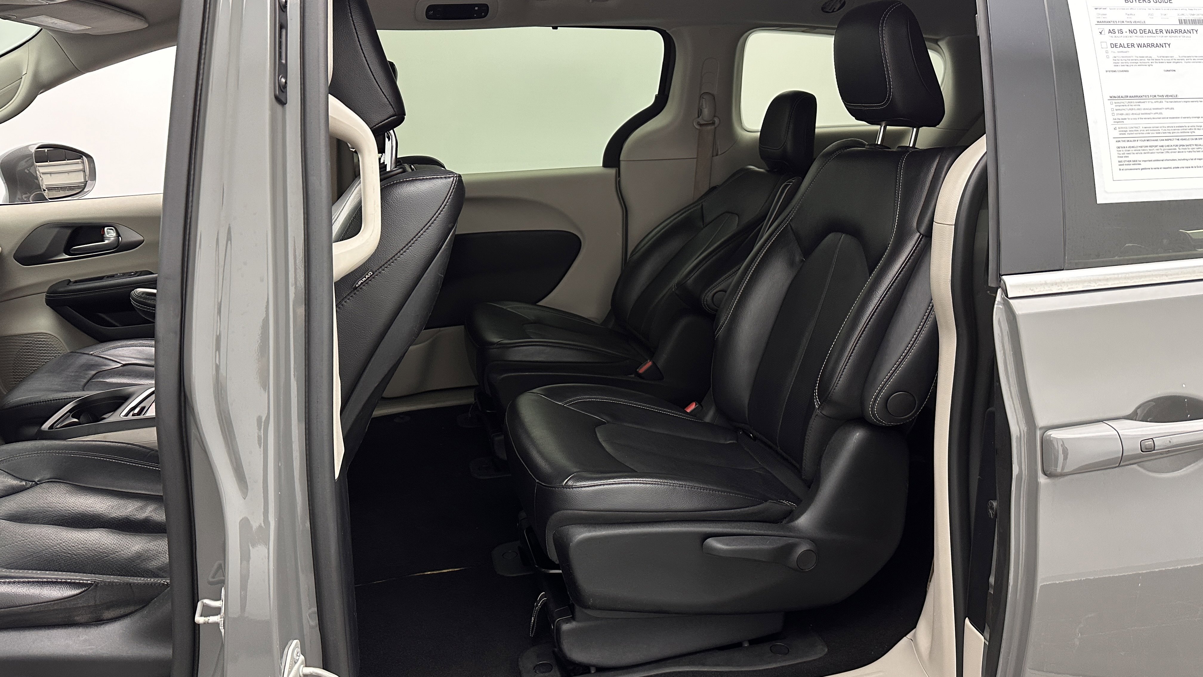 Used 2022 Chrysler Pacifica Touring-L w/ Uconnect Theater Family Group FWD image 26