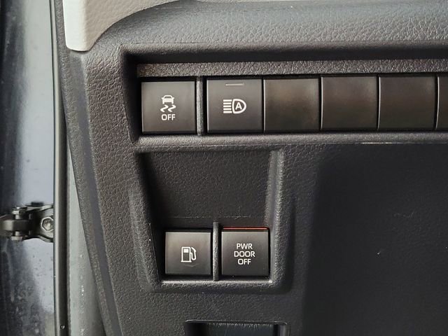 Used 2025 Toyota Sienna LE FWD image 23