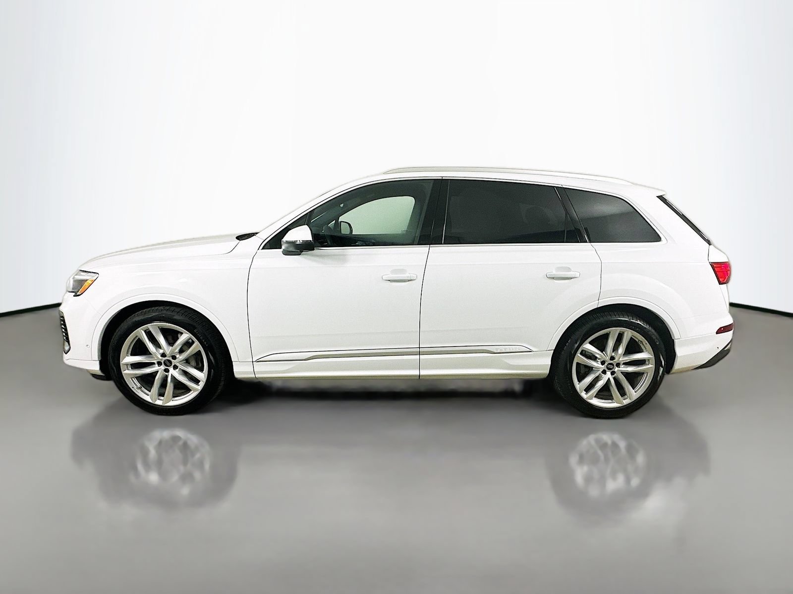 Used 2025 Audi Q7 3.0T Premium Plus w/ Premium Plus Package AWD/4WD image 8