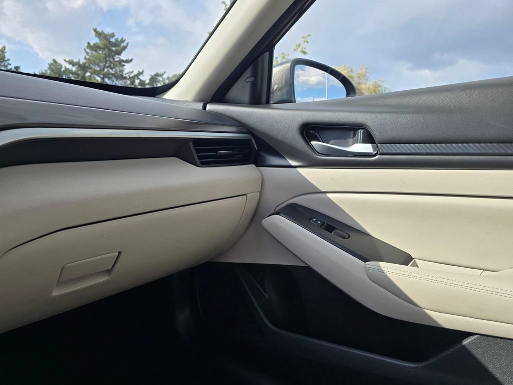 Used 2024 Nissan Altima 2.5 SV FWD image 27