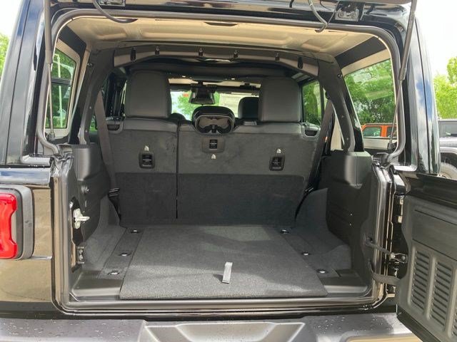 New 2026 Jeep Wrangler Unlimited Rubicon w/ Xtreme 35 Tire Package AWD/4WD image 26