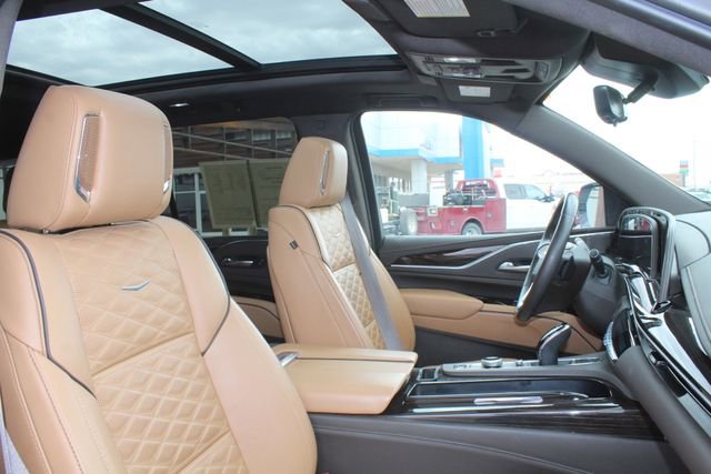 Used 2022 Cadillac Escalade Premium Luxury w/ LPO, Floor Liner Package AWD/4WD image 16