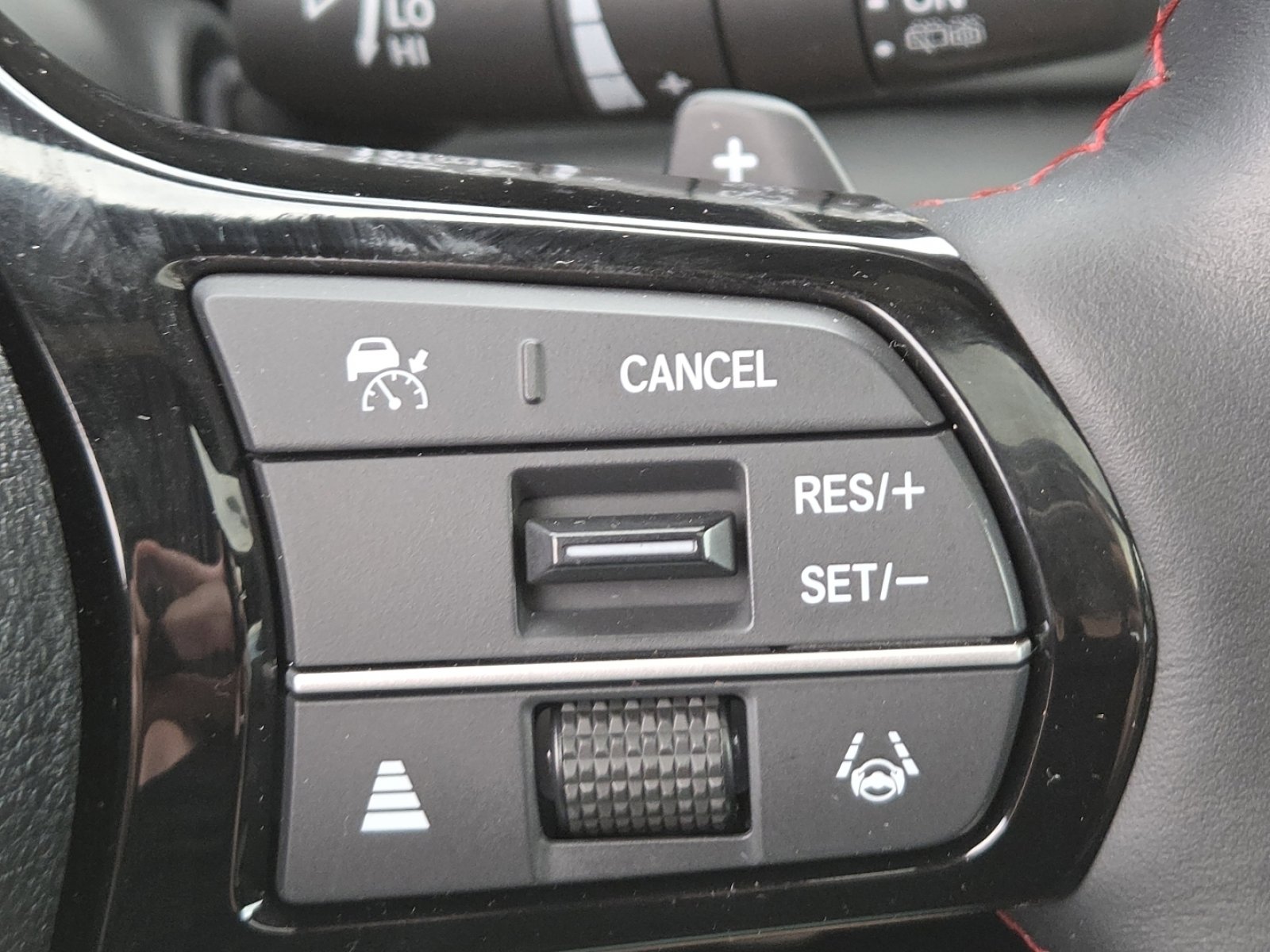 Used 2025 Honda Pilot Black Edition image 8