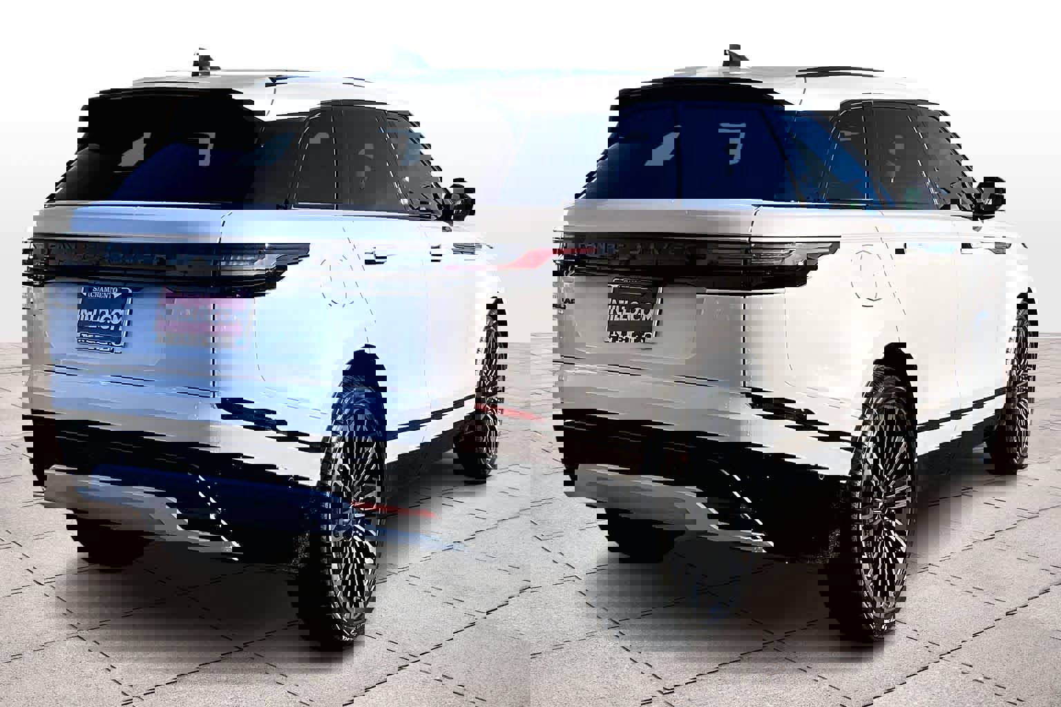 New 2026 Land Rover Range Rover Velar Dynamic SE image 4