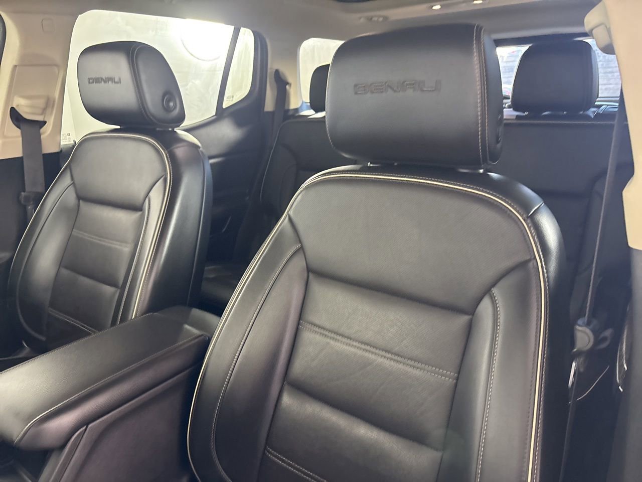 Used 2022 GMC Acadia Denali w/ Denali Ultimate Package image 11