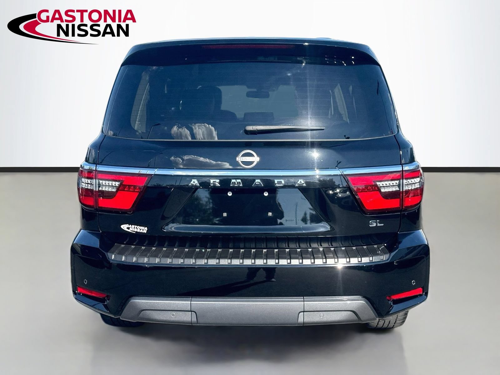 Used 2024 Nissan Armada SL w/ Captain's Chairs Package RWD image 7