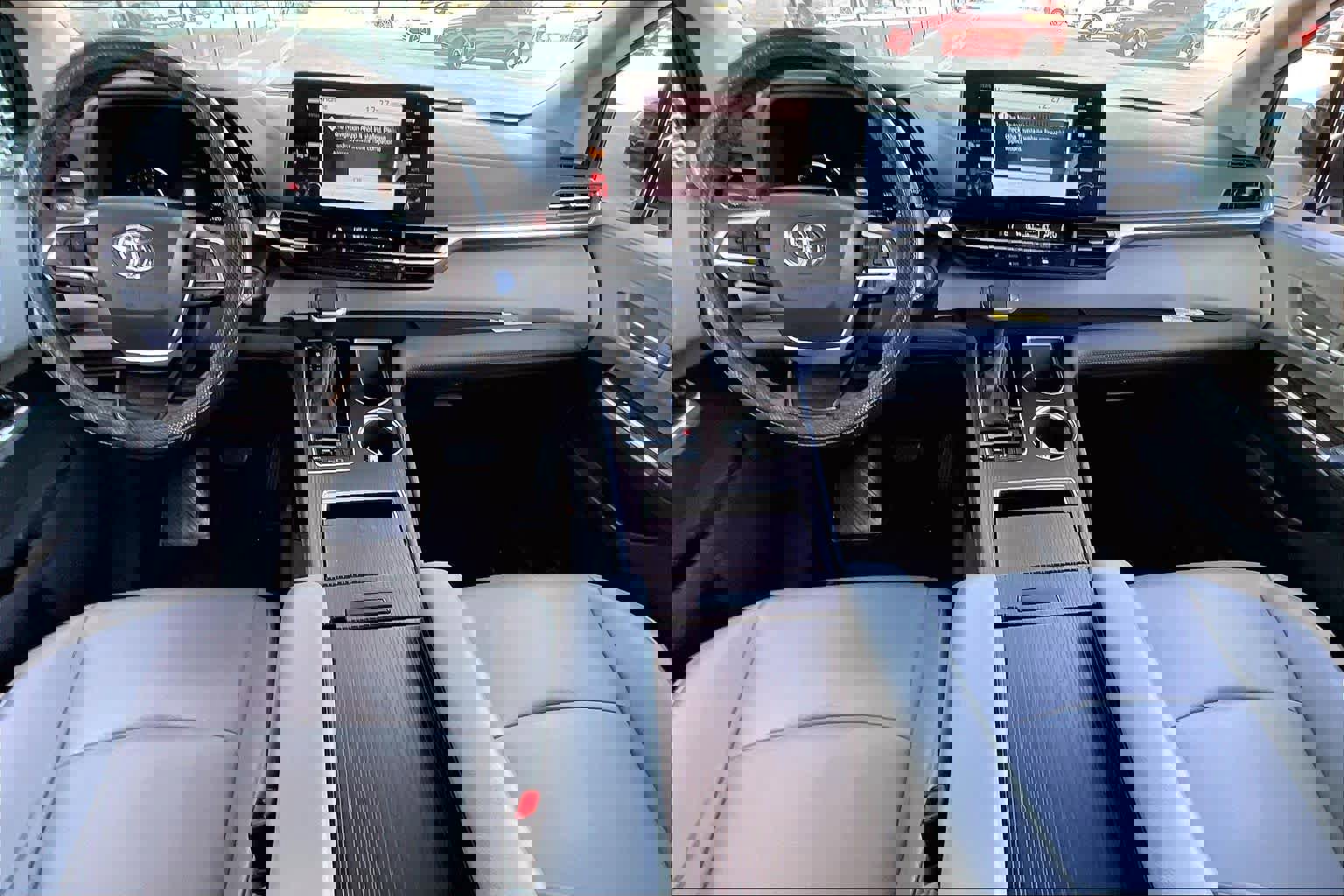 Used 2022 Toyota Sienna XLE image 14