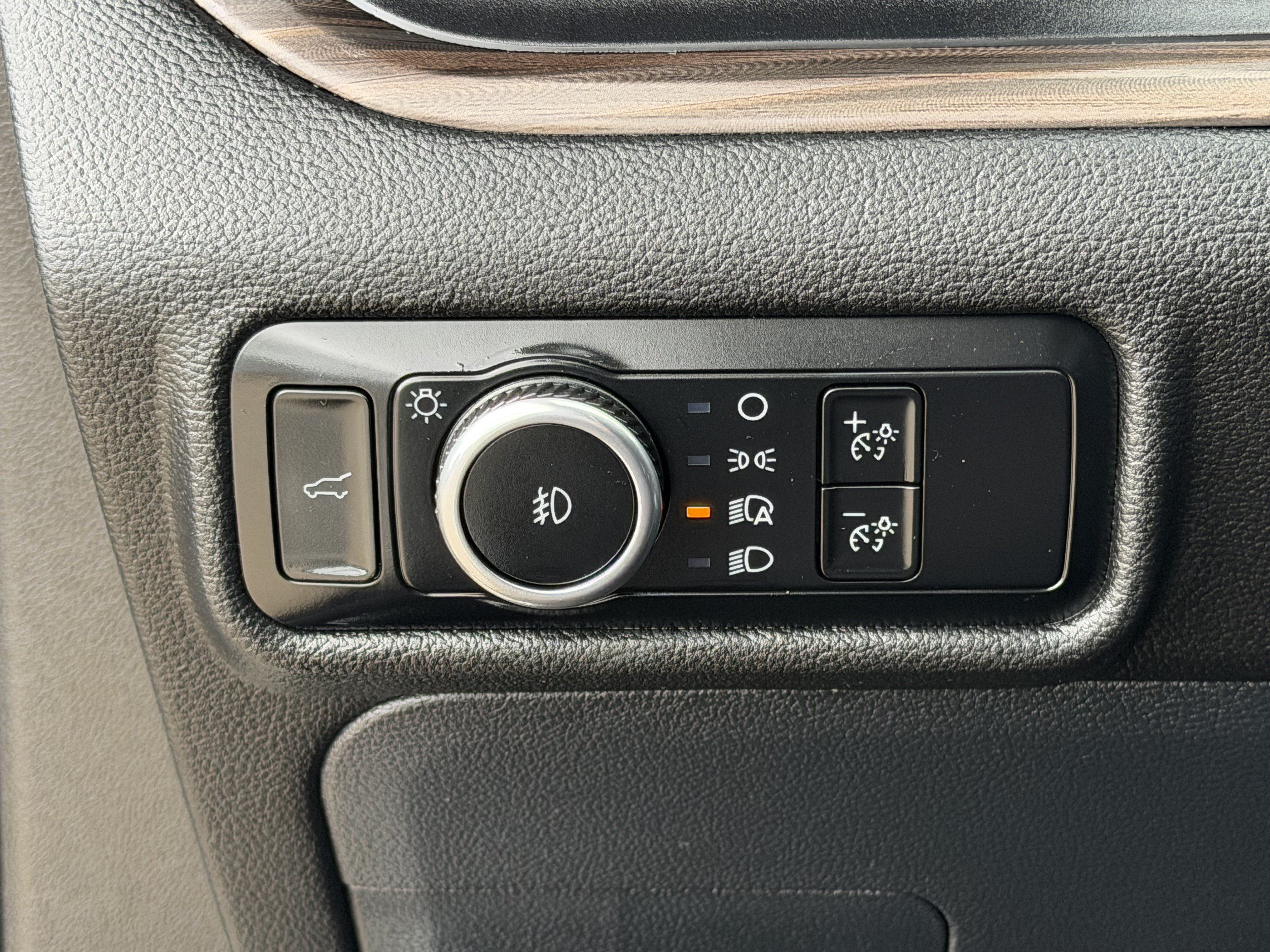 Certified 2024 Ford Explorer Limited w/ Limited Technology Package RWD image 24